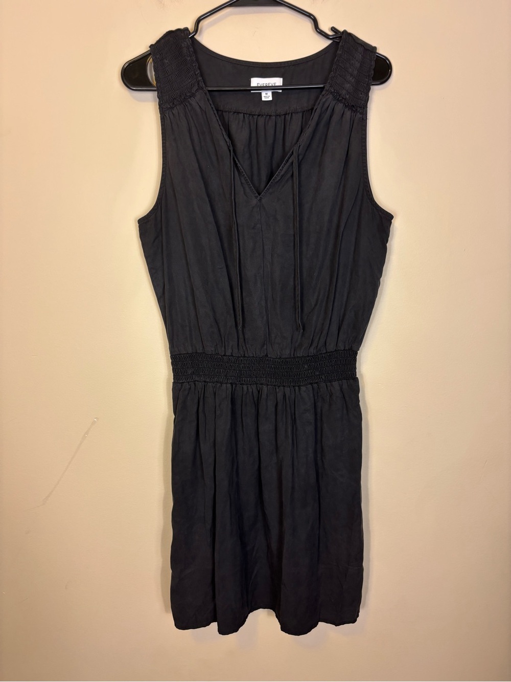 Evereve Black V Neck Sleeveless Smocked-Waist Mini Dress Medium
